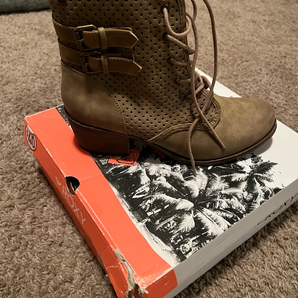 Roxy ankle boots